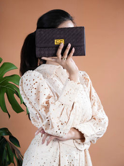 Inc.5 - Womens Black Woven Twist Lock Clutch with Detachable Strap