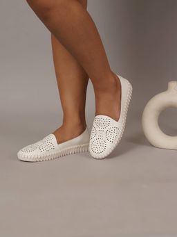 Sherrif Shoes - White Self Design Casual Loafers