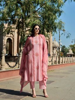 Yufta - Pink Printed Festive Kurta Pant with Dupatta