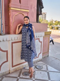 Yufta - Navy Blue Printed Festive Kurta Pant with Dupatta