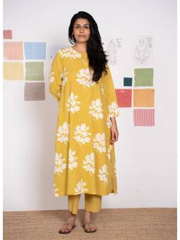 The Indian Ethnic Co. - Zoohi Yellow Dabu Slub Cotton A Line Kurta