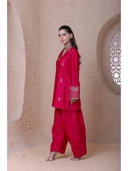 Label Niti Bothra - Rangrez Pink V Neck Short Kurta With Salwar And Dupatta