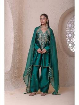 Label Niti Bothra - Rangrez Green Short Pheran Kurta with Pants and Dupatta