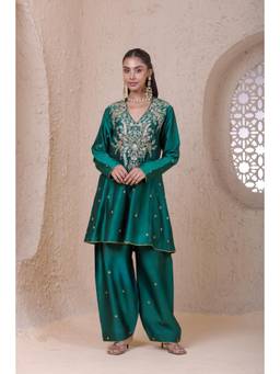 Label Niti Bothra - Rangrez Green Short Pheran Kurta with Pants