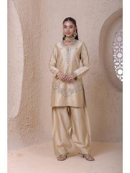 Label Niti Bothra - Rangrez Ivory Scallop Short Kurta with Pants