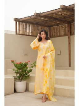 PEHNO'SA - Yellow Silk Shibori Straight Kurta and Pants with Dupatta (Set of 3)