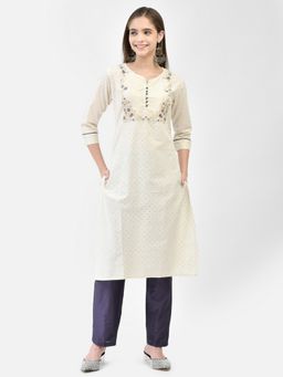 SPAN - White Straight Embroidered Round Neck Three Fourth Sleeves Kurta