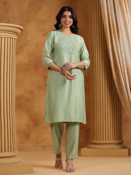 SPAN - Green Straight Embroidered V-Neck Three Fourth Sleeves Kurta