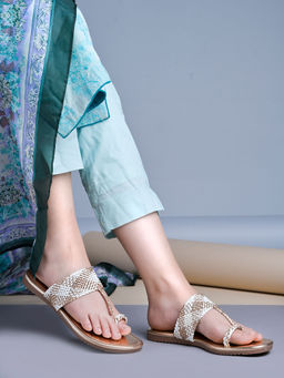 Shoetopia - Ethnic White Kolhapuri Flats for Women