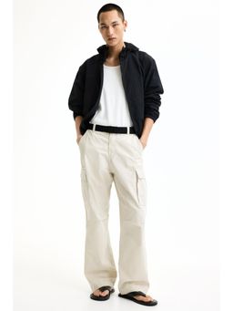 H&M - Men White Relaxed Fit Cargo Trousers