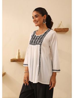 House of Chikankari - Women's White Cotton Chikankari Embroidered Tunic