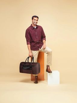 The Clownfish - Alwyn Men Travel Duffle Bag with Detachable Strap - Brown