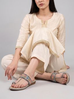 DENILL - Green Women's Kolhapuris with Multicolour Floral Embroidery and Toe Loop