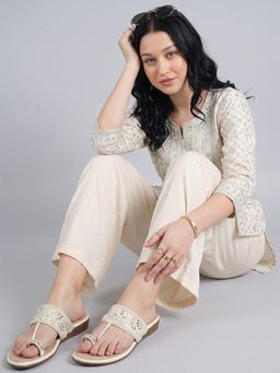 DENILL - White Women's Kolhapuris with Pearl and Silver Embellished Toe Loop