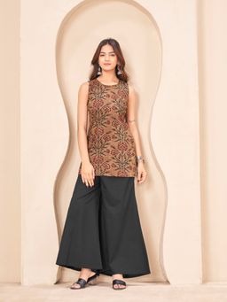 Tikhi Imli - Sleeveless Brown Color Jaipuri Printed Incut Style Kurti With Palazzo & Dupatta
