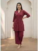 Maroon color option, Currently selected