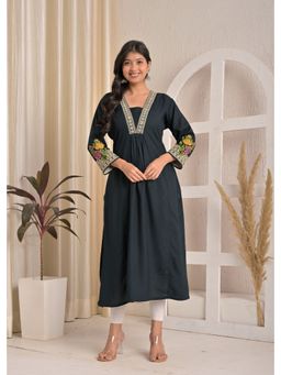 Autumnlane - Chandri Casal Embroidered Kurta With Pant