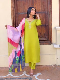 Odette - Women Green Embroidered Kurta with Pant and Dupatta (Set of 3)