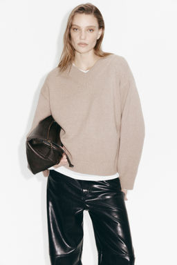 H&M - Women Beige V-Neck Jumper