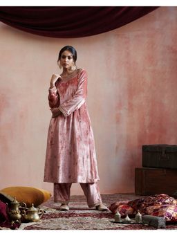 WeaverStory - Peach Hand Embroidered Close Neck Kurta with Salwar (Set of 2)