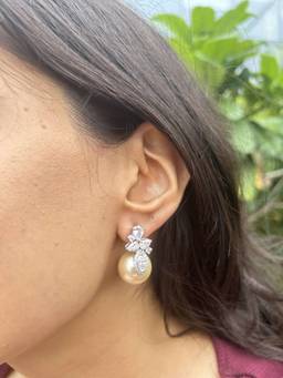 PRATA - Pearlescent Bloom White Earrings
