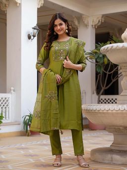 Gahan - Elegant Pv Pleated Kurta and Pant with Heavy Embroidered Dupatta-Green
