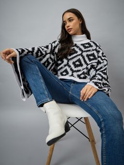 Club York - White High Neck Sweater