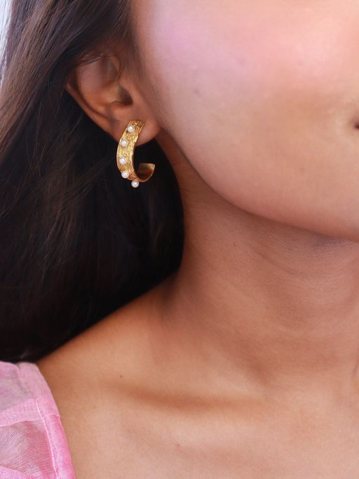 Pipa Bella by Nykaa Fashion Contemporary Textured Gold Hoops with Pearls