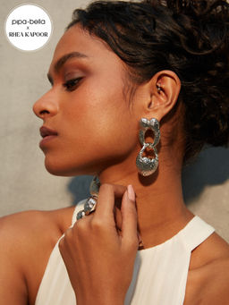 Pipa Bella by Nykaa Fashion - Rhea Kapoor x Pipa Bella Silver Toned Textured Interlock Earrings