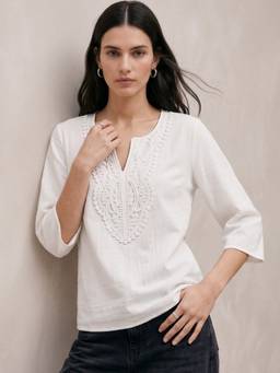 Outzidr - White Round Neck Textured Motif In The Front Top