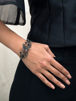 Shaya by CaratLane - 925 Silver Shaya by CaratLane Oxidised Chasing My Burning Passion Bracelet in