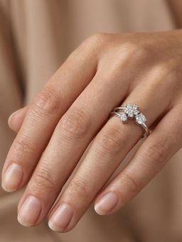 925 SILLER - Pure The Blossom Cluster Bypass Ring