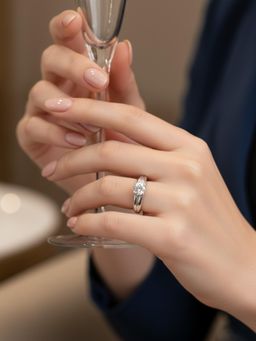 925 SILLER - Serene Split Shank Sparkle Ring