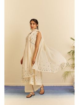 KAVANA - Women Embroidered White Boond Kurta and Pant