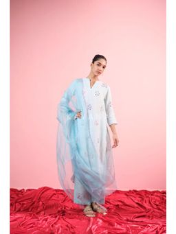 KAVANA - Women Embroidered White Aabhira Linen Kurta with Pant