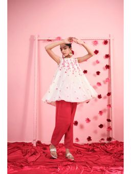 KAVANA - Women Embordered Rangoli Chanderi Kurta with Pant