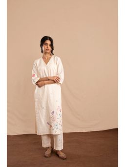 KAVANA - Women Embroidered Three Fourth Sleeves Hoorain Kurta with Pant