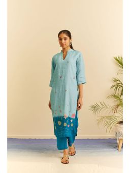 KAVANA - Women Embroidered Three Fourth Sleeves Nadiya Kurta with Pant