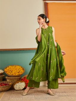 KAVANA - Women Embroidered Green Shagufta Kurta with Palazzo