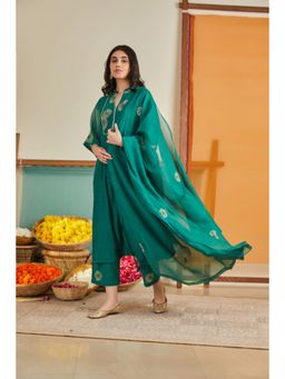 KAVANA - Women Embroidered Green Zariyah Kurta and Pant