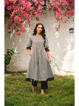 KAVANA - Women Checks Full Sleeves Kala Khatta Kurta with Pant