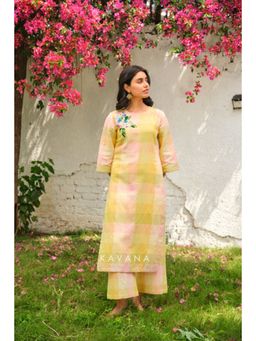 KAVANA - Women Checks Three Fourth Sleeves Kairi Kurta with Pant