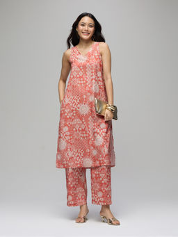 Gajra Gang - Rust Crepe Geometric Print Kurta With Straight Pant Kurta Set Boho Naari (Set of 2)