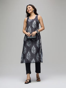 Gajra Gang - Black Chanderi Leaf Print Scoop Neck Layered Kurta Chalk And Slate