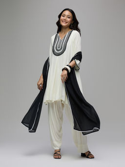 Gajra Gang - Off White Embroidered Kurta With Salwar And Dupatta Chalk And Slate (Set of 3)