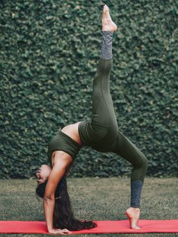 Kica - Set: High Support Bra & High Waisted Leggings- Hunter Green