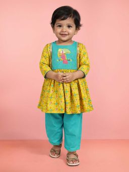 Vastramay - Shishu Girls Yellow Cotton Animal Print Applique Embroidery Kurta With Pant