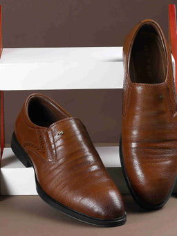 Metro - Men Brown Loafers