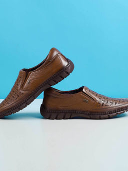 Mochi - Men Brown Loafers