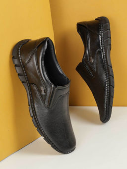 Mochi - Men Black Loafers